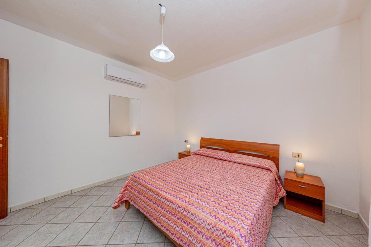 Appartamento Residenziale Trilocale 6 Posti Letto Via Sardegna San Teodoro San Teodoro  Exteriör bild